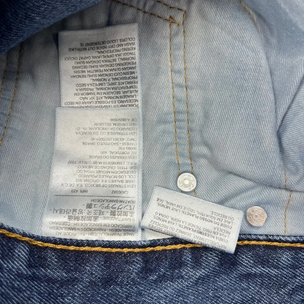 Levi's 550 Relaxed Fit Tapered Leg Medium Wash Blue Denim Jeans